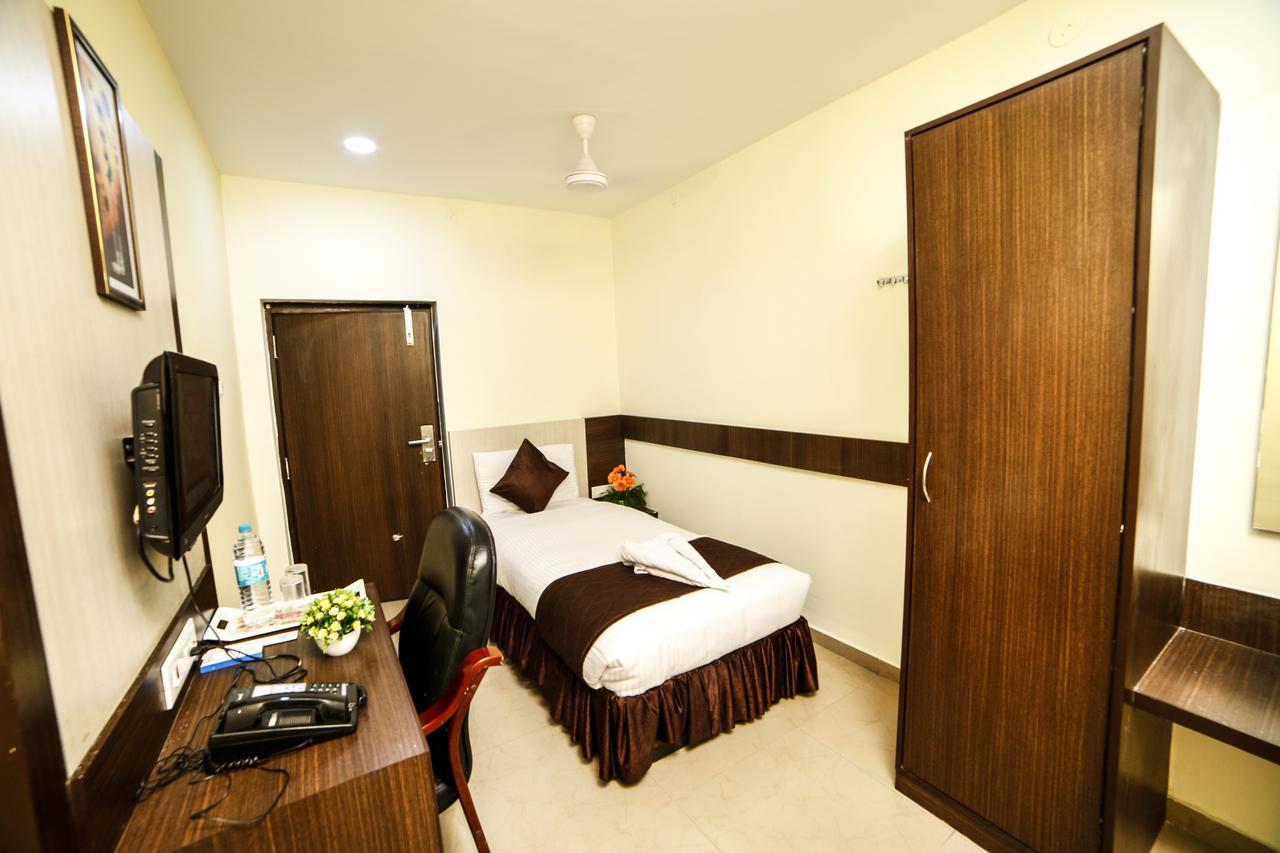 פאלני Hotel Tiruchendur Mani Iyer מראה חיצוני תמונה