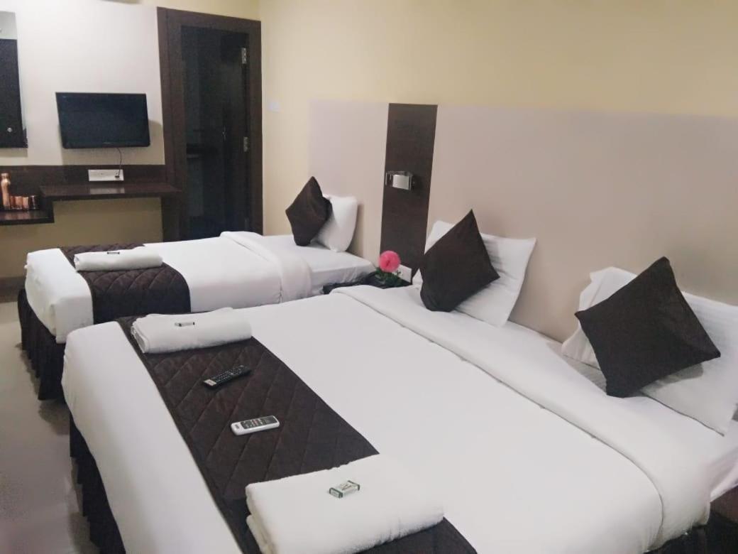 פאלני Hotel Tiruchendur Mani Iyer חדר תמונה